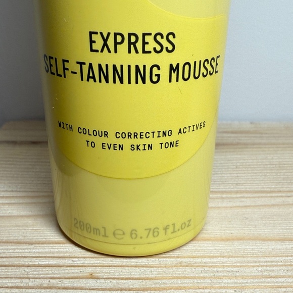 Isle of Paradise Express Self-Tanning Mousse - Picture 3 of 8